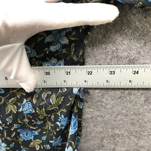 NWT Converse Chiffon Blouse Womens L Blue Floral V-Neck Short Sleeve Pintuck - Picture 9 of 10